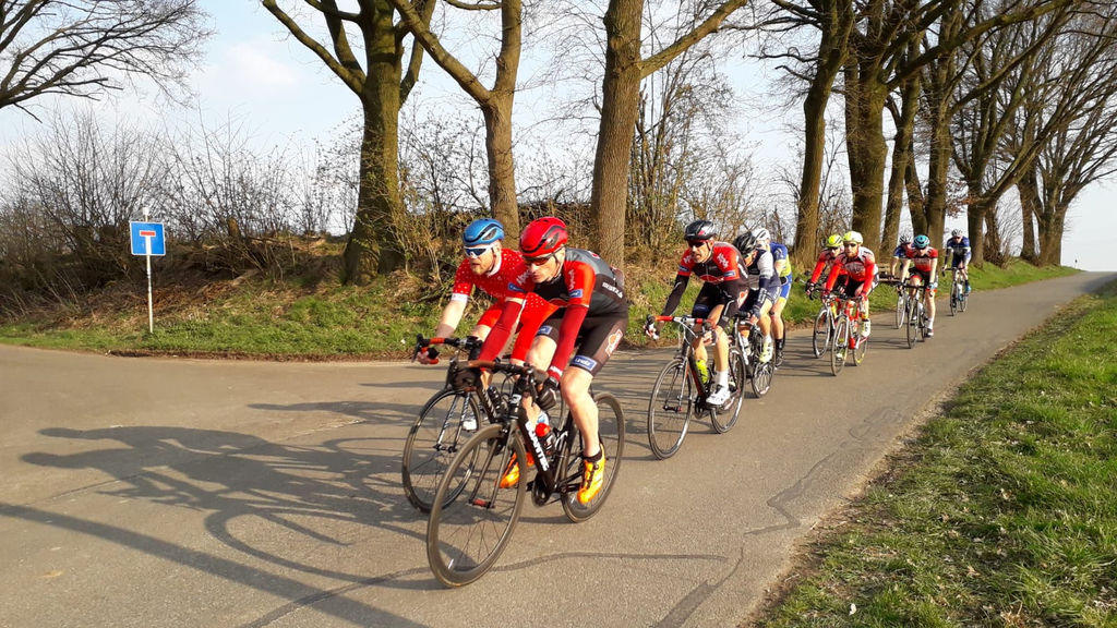 Rennfeld beim Alpecin OWL Nachwuchs Cup
